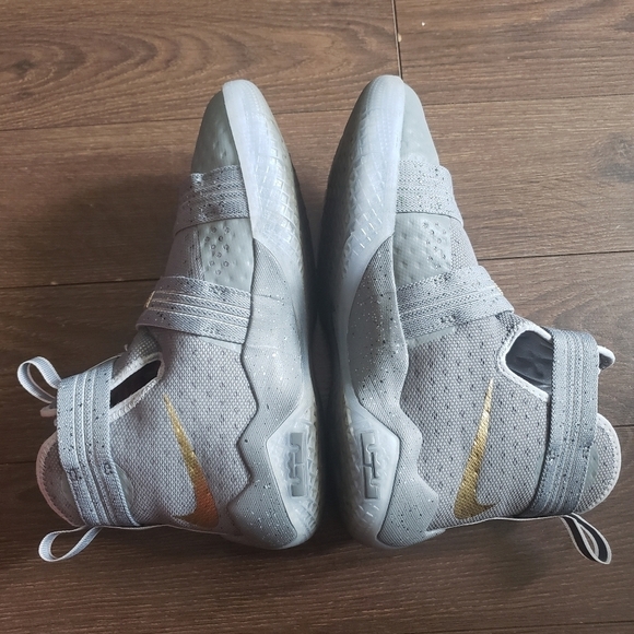 Nike LeBron Soldier Ten Basketball Sneakers - Picture 3 of 13